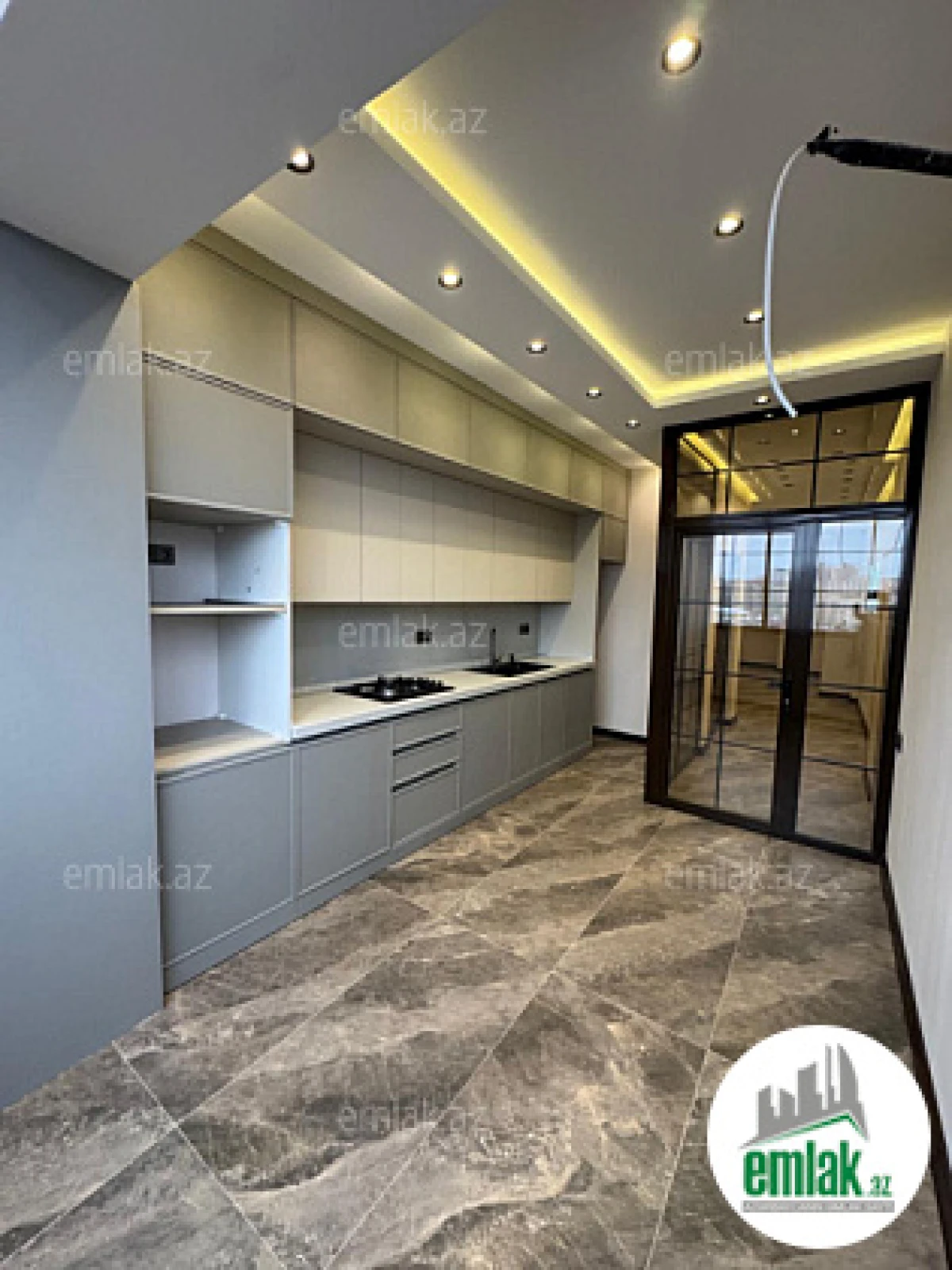 Satılır 3 otaqlı yeni tikili 135 m²