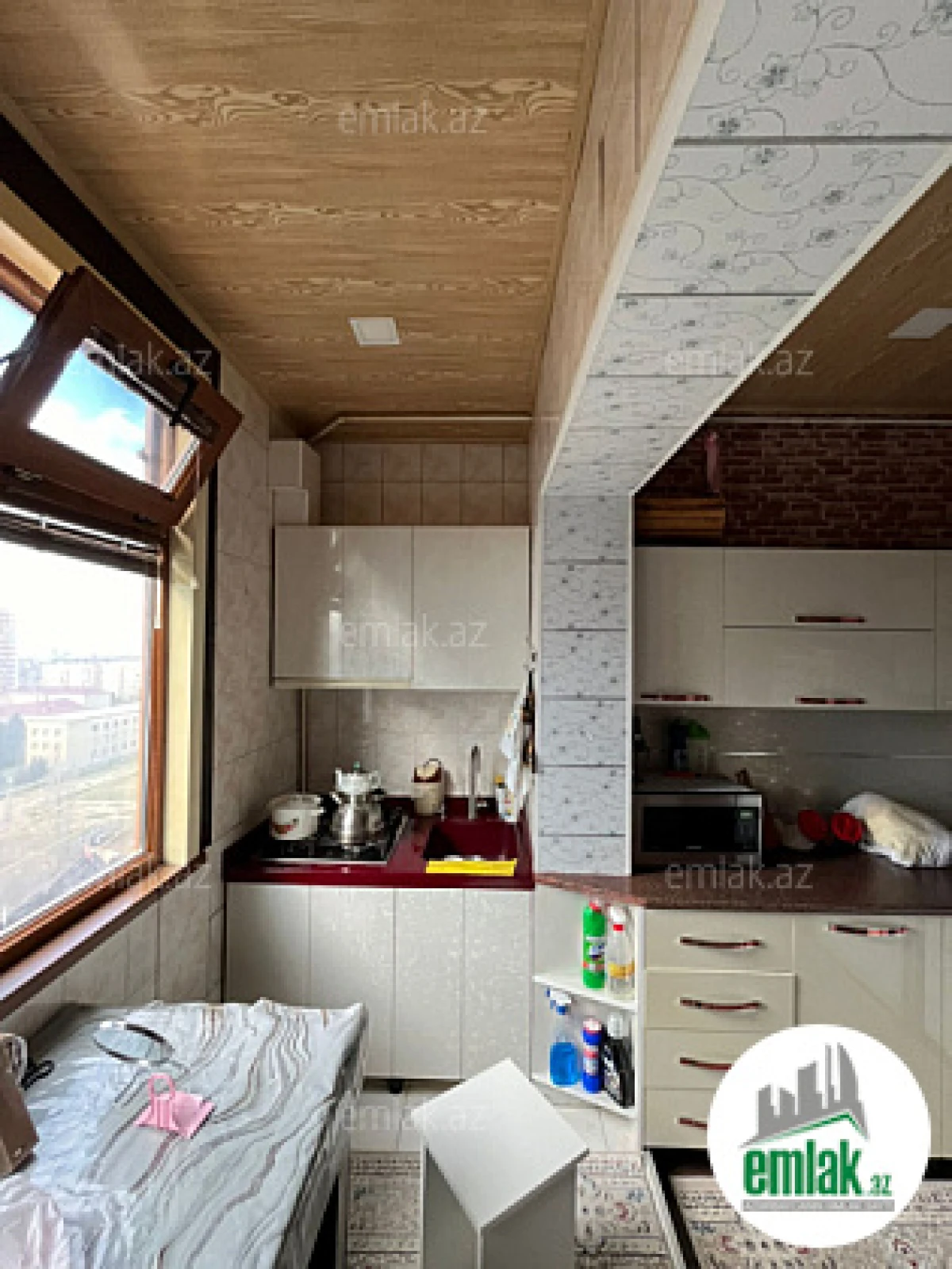 Satılır 2 otaqlı köhnə tikili 75 m²