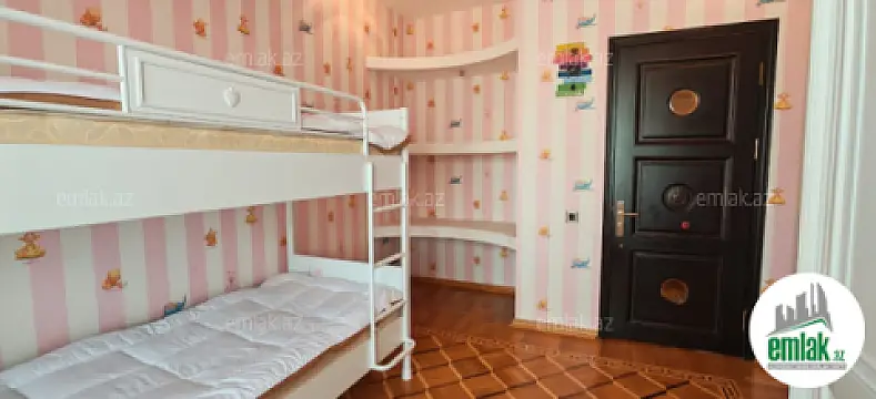 Satılır 4 otaqlı yeni tikili 180 m²