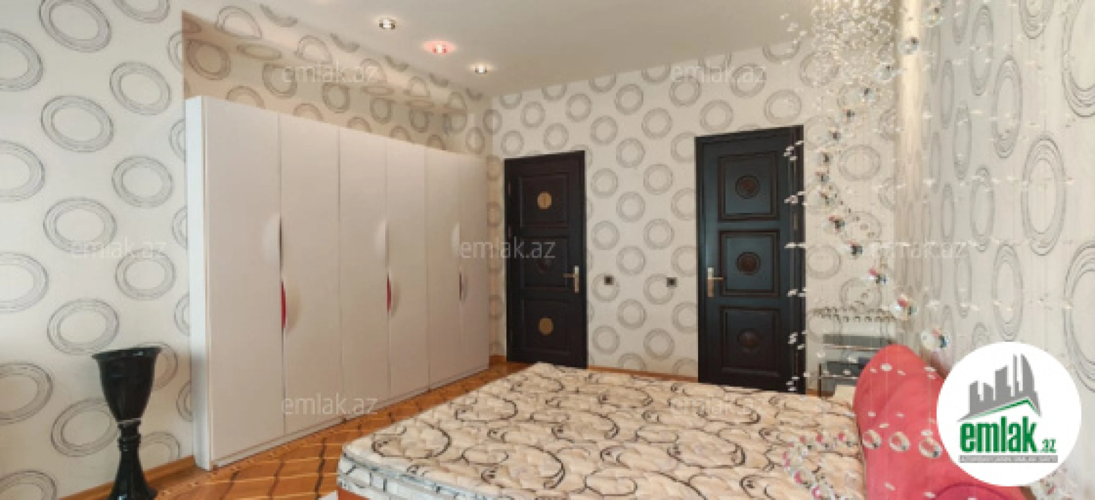 Satılır 4 otaqlı yeni tikili 180 m²