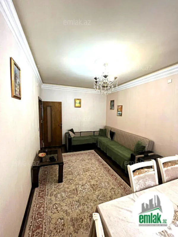 Satılır 2 otaqlı köhnə tikili 75 m²