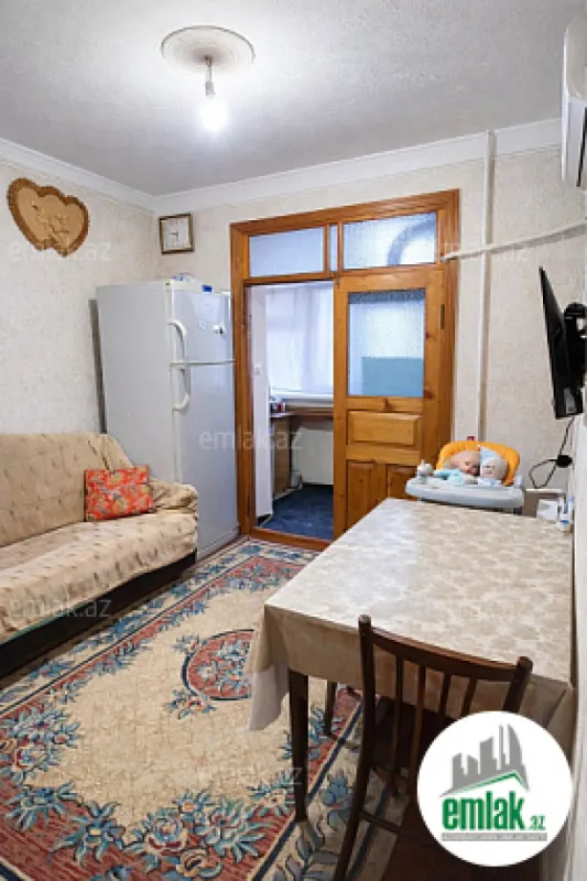 Satılır 3 otaqlı köhnə tikili 80 m²