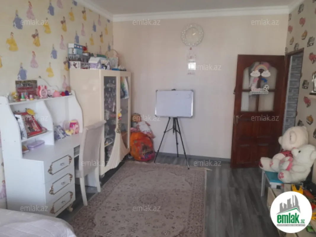 Satılır 4 otaqlı köhnə tikili 115 m²
