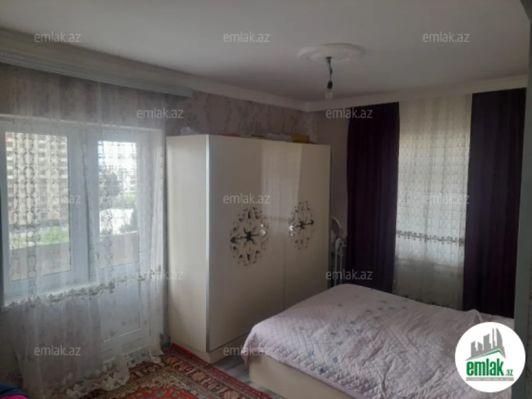 Satılır 4 otaqlı köhnə tikili 115 m²