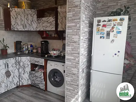 Satılır 4 otaqlı köhnə tikili 115 m²