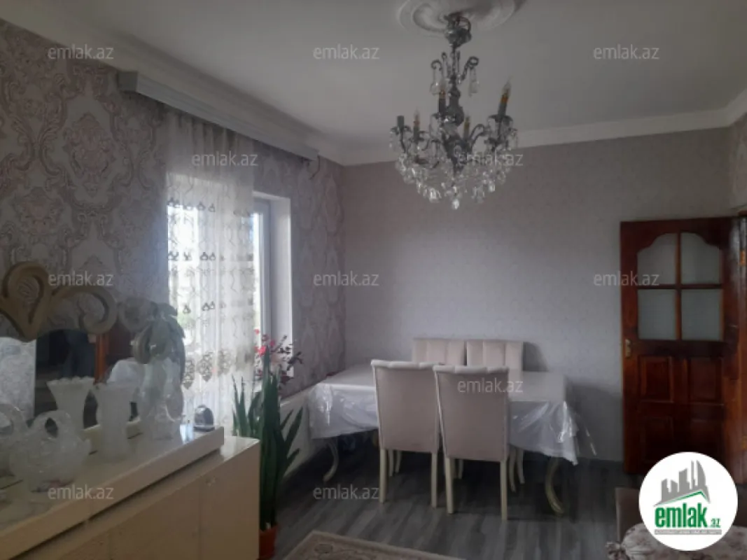 Satılır 4 otaqlı köhnə tikili 115 m²