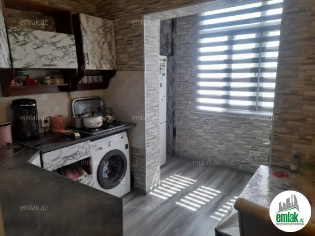 Satılır 4 otaqlı köhnə tikili 115 m²