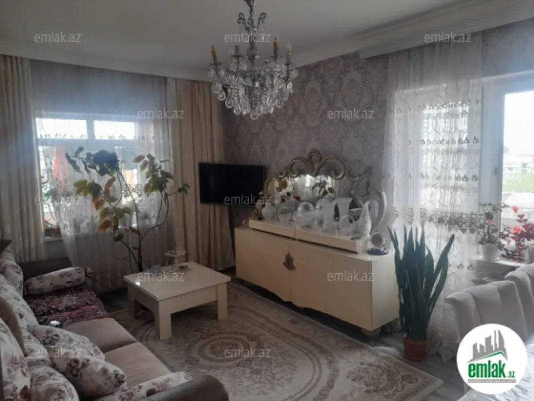 Satılır 4 otaqlı köhnə tikili 115 m²