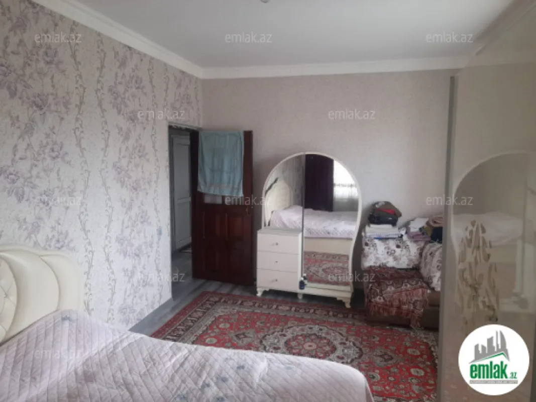 Satılır 4 otaqlı köhnə tikili 115 m²