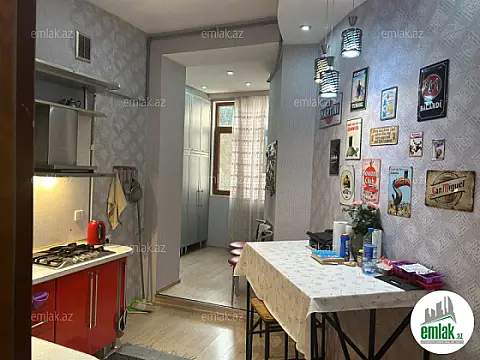 Satılır 2 otaqlı köhnə tikili 60 m²