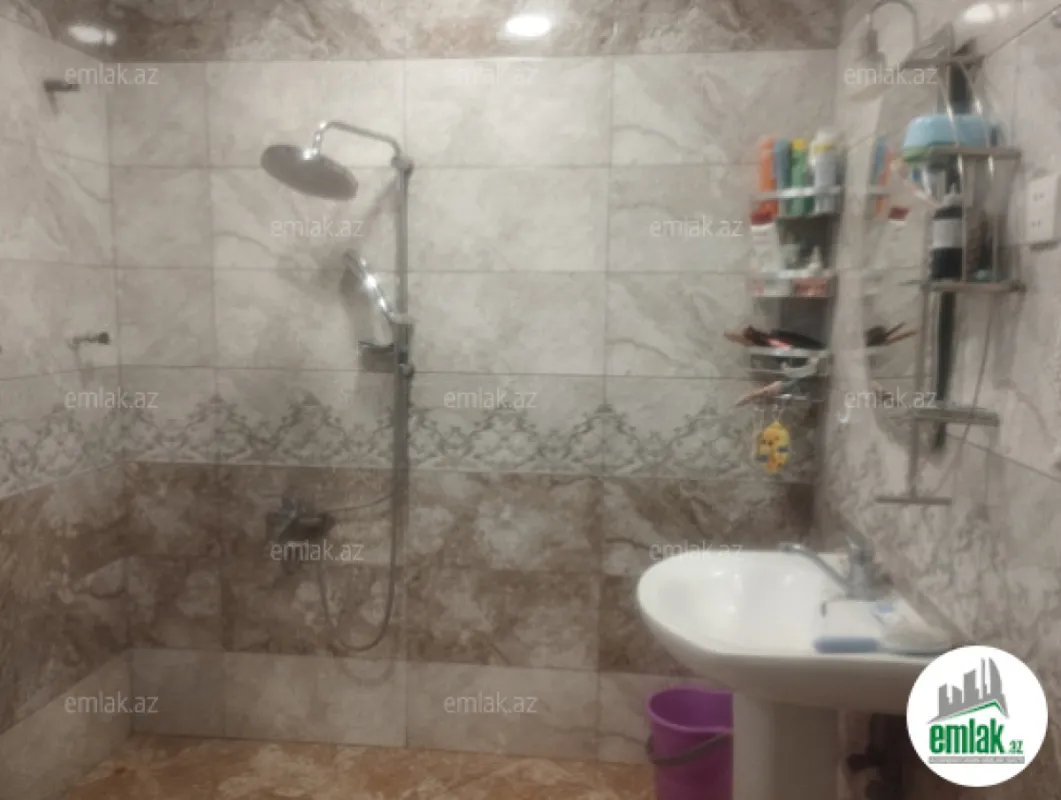 Satılır 5 otaqlı həyət evi 220 m²