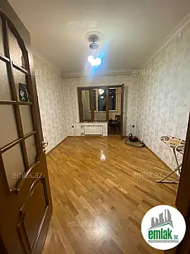 Satılır 3 otaqlı köhnə tikili 90 m²