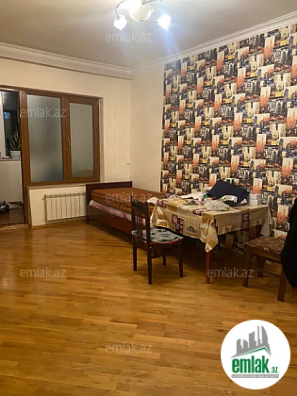 Satılır 3 otaqlı köhnə tikili 90 m²