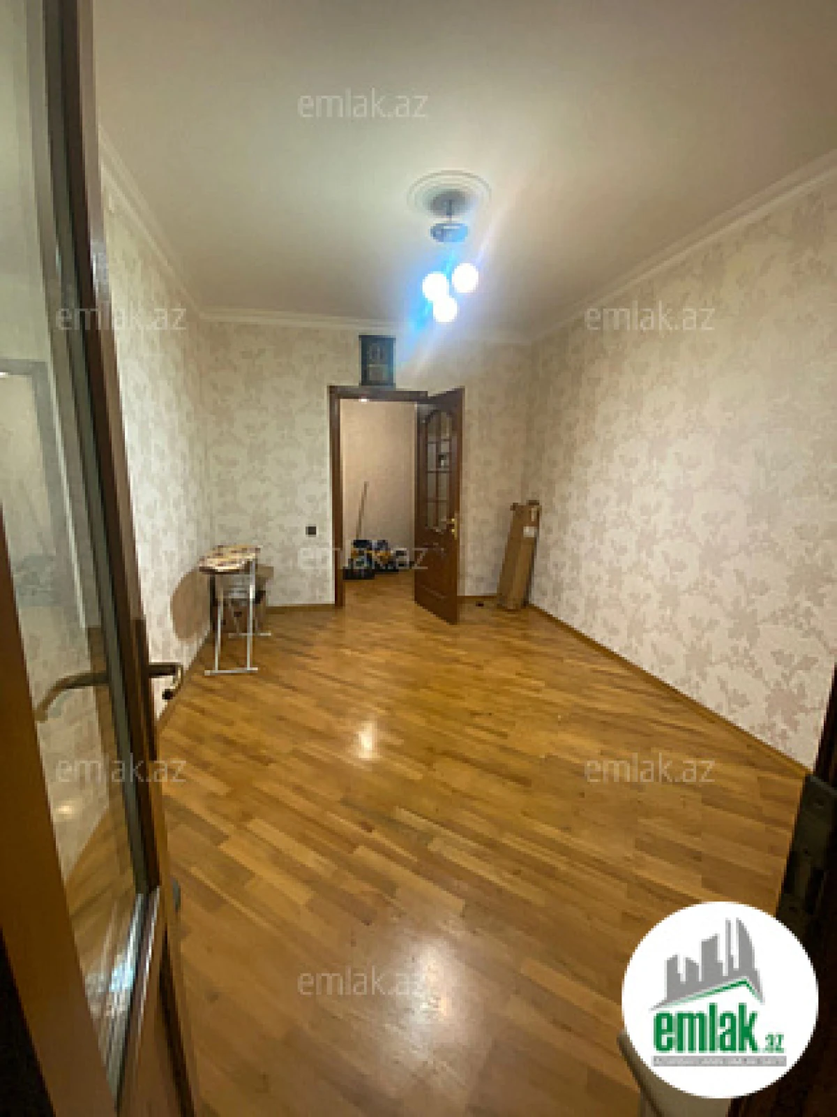 Satılır 3 otaqlı köhnə tikili 90 m²