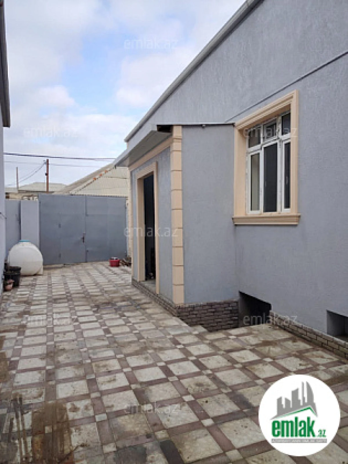 Satılır 3 otaqlı həyət evi 200 m²