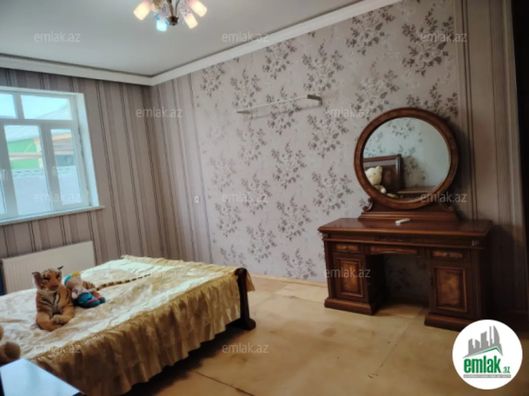 Satılır 3 otaqlı həyət evi 200 m²