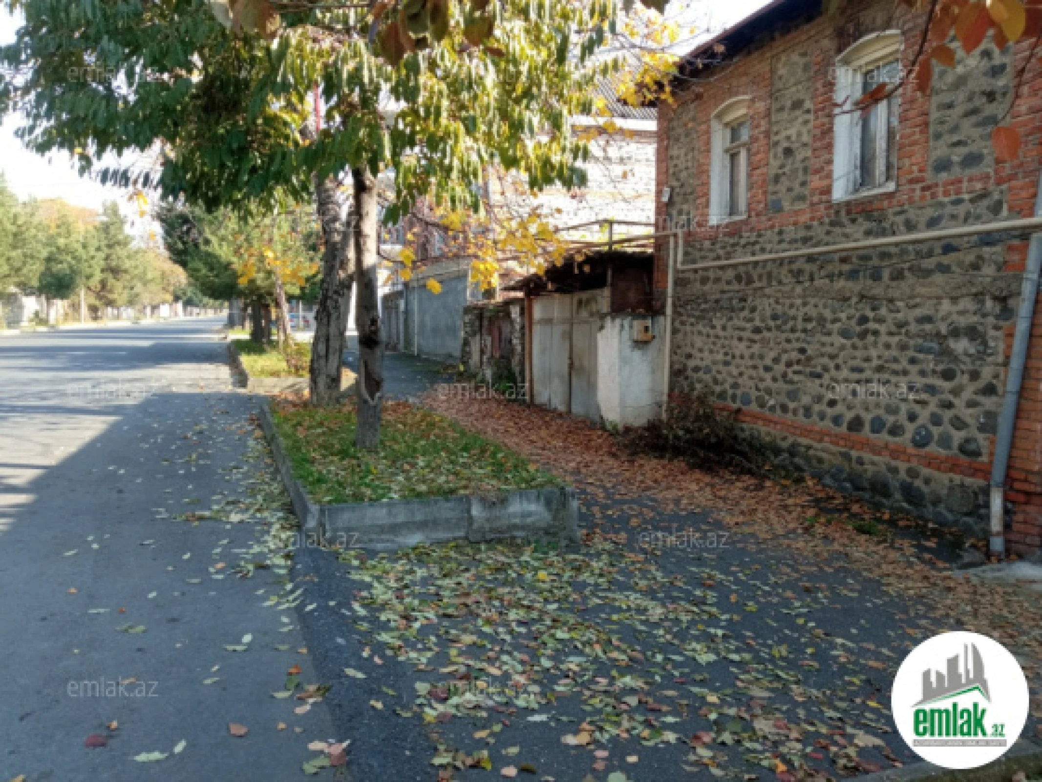 Satılır 4 otaqlı köhnə tikili 100 m²