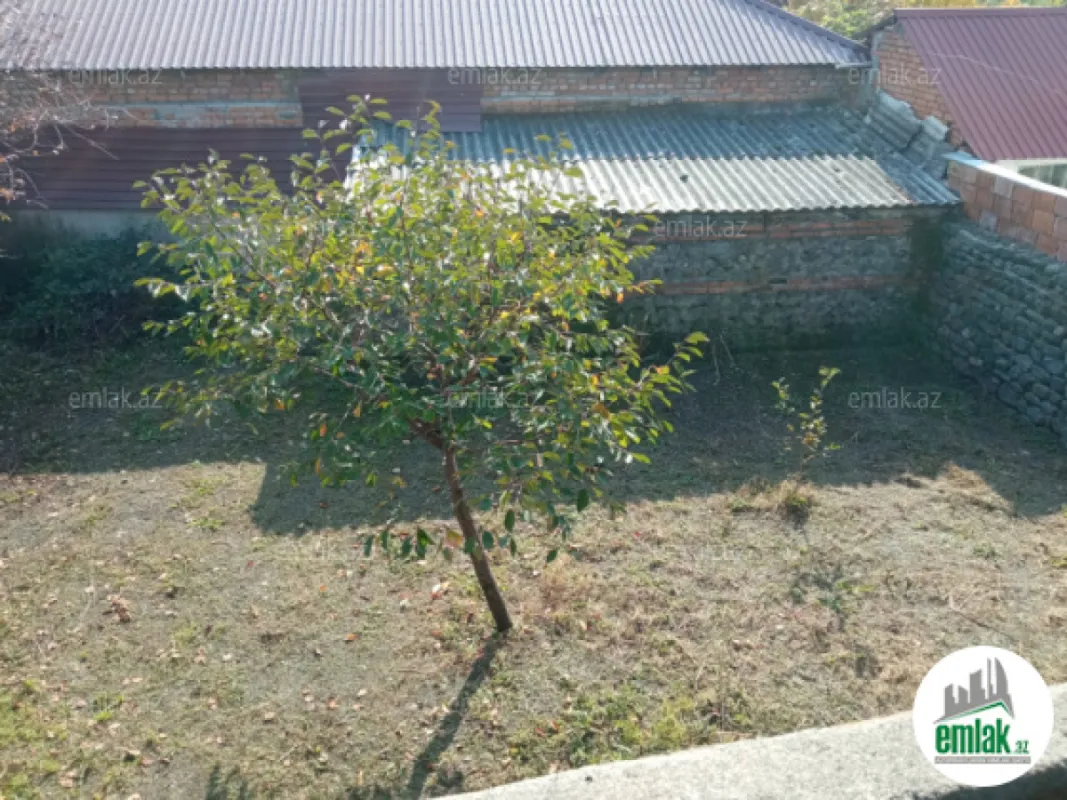 Satılır 4 otaqlı köhnə tikili 100 m²