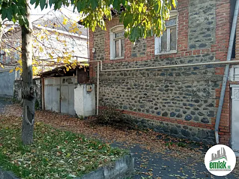 Satılır 4 otaqlı köhnə tikili 100 m²