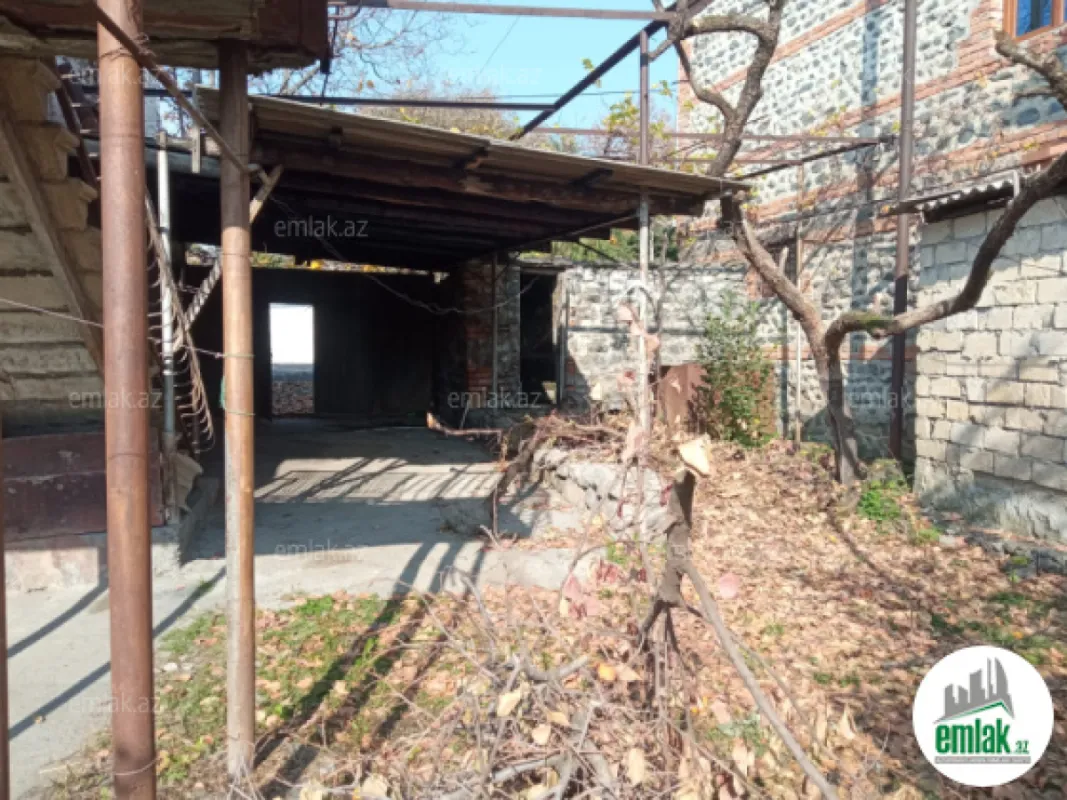 Satılır 4 otaqlı köhnə tikili 100 m²