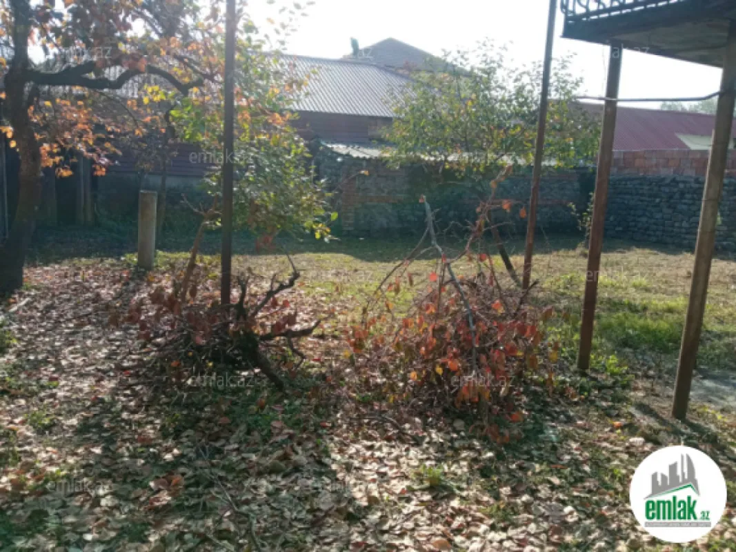 Satılır 4 otaqlı köhnə tikili 100 m²