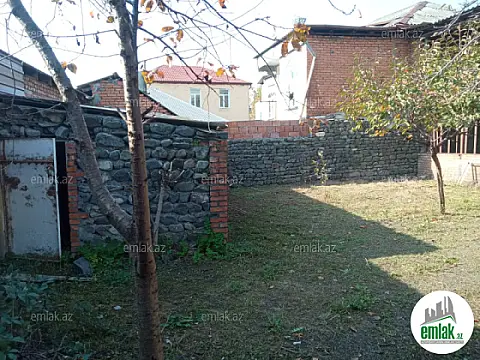 Satılır 4 otaqlı köhnə tikili 100 m²