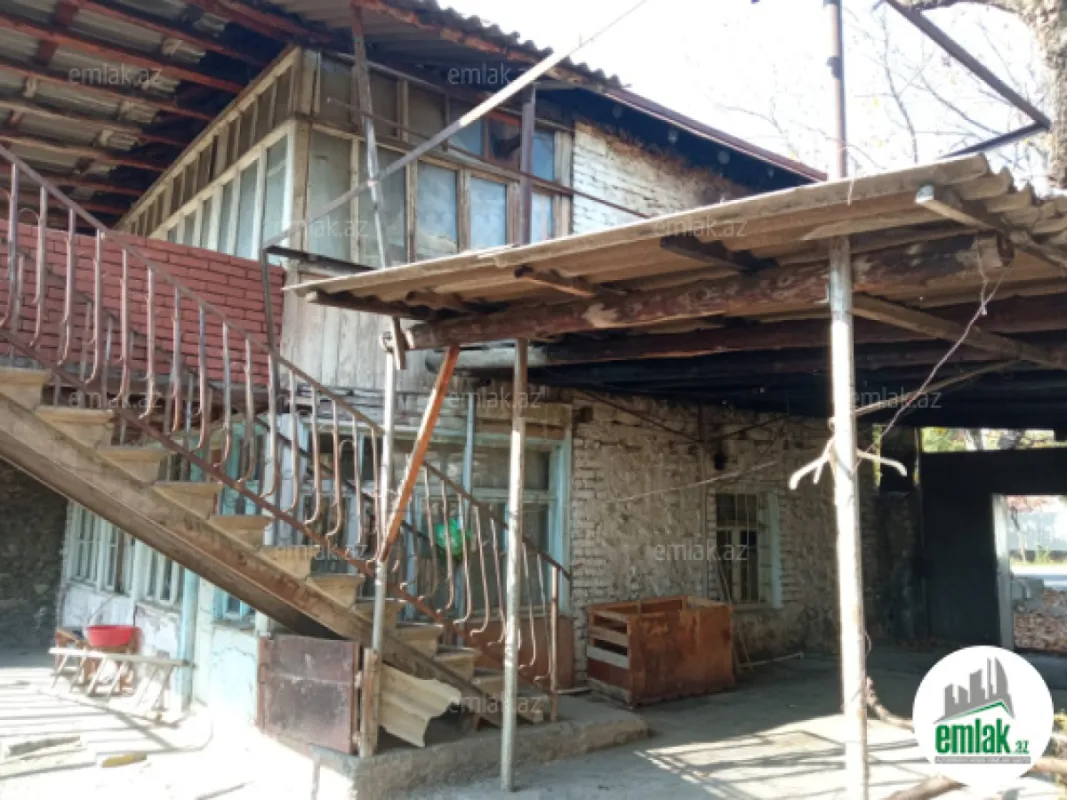 Satılır 4 otaqlı köhnə tikili 100 m²