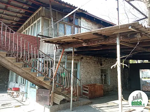 Satılır 4 otaqlı köhnə tikili 100 m²