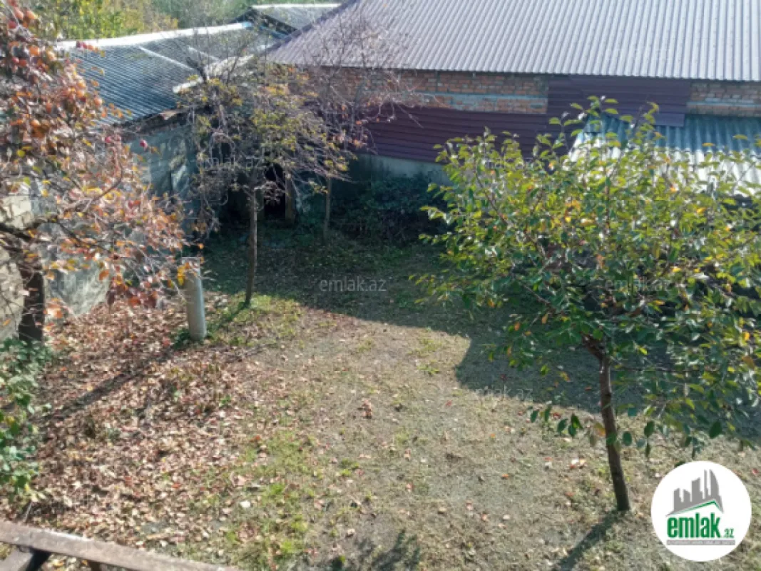 Satılır 4 otaqlı köhnə tikili 100 m²