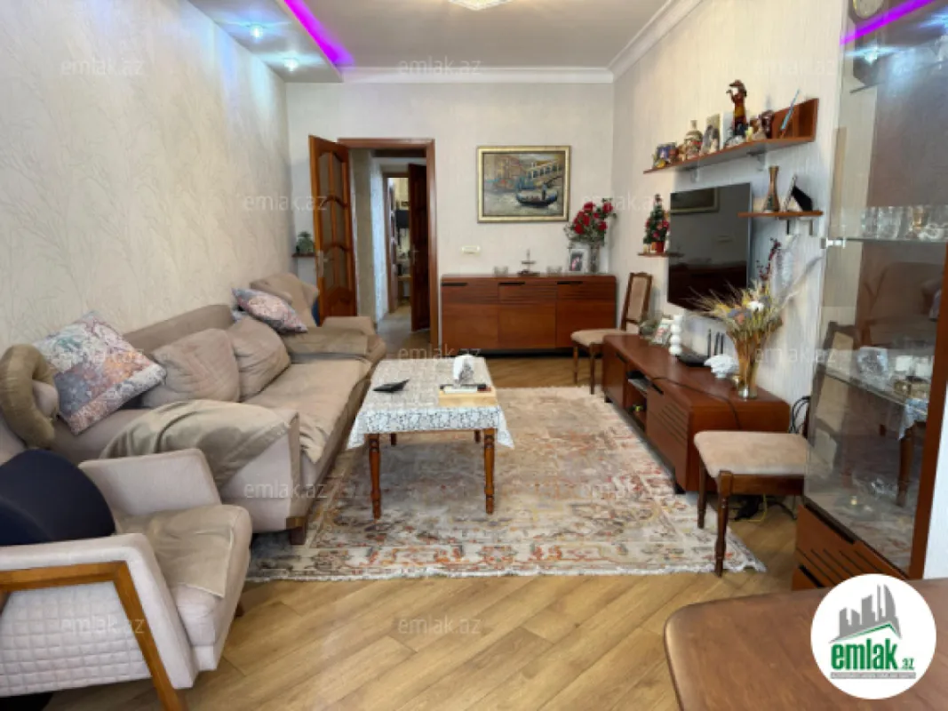 Satılır 2 otaqlı köhnə tikili 70 m²