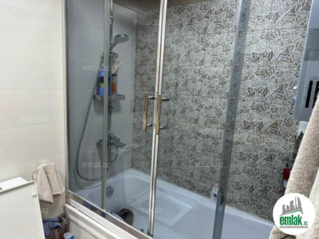 Satılır 2 otaqlı köhnə tikili 70 m²