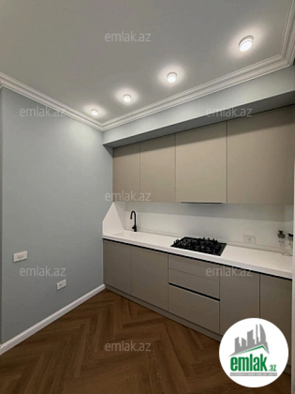 Satılır 2 otaqlı köhnə tikili 50 m²