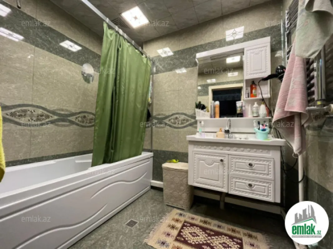 Satılır 3 otaqlı yeni tikili 135 m²