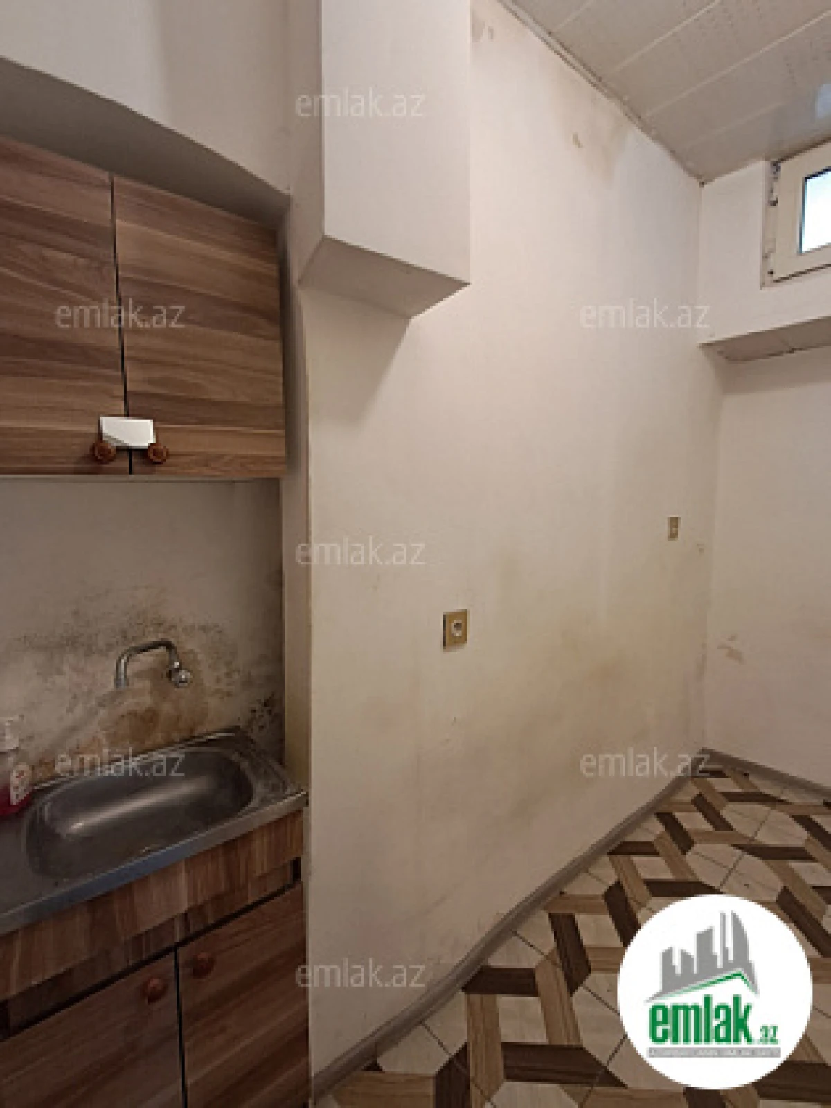 Satılır 1 otaqlı köhnə tikili 8 m²
