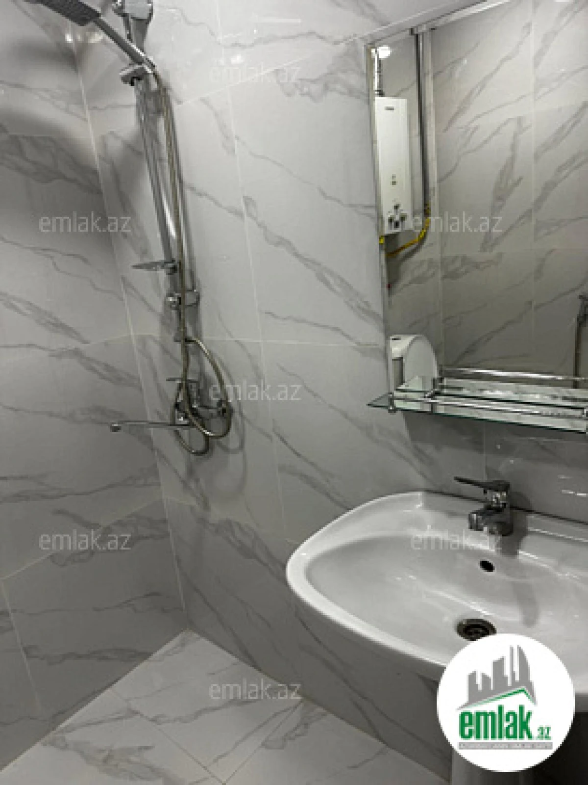 Satılır 2 otaqlı köhnə tikili 55 m²