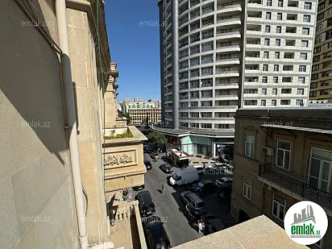 Satılır 3 otaqlı köhnə tikili 100 m²