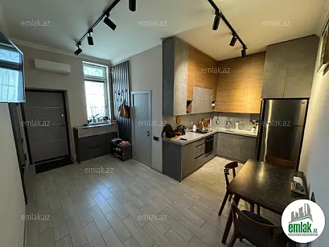 Satılır 3 otaqlı köhnə tikili 100 m²