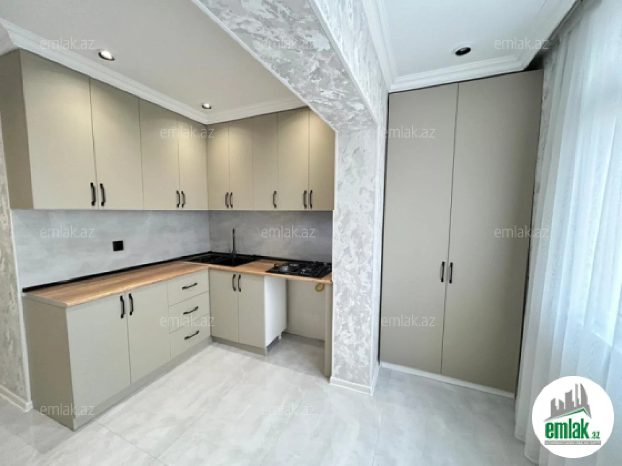 Satılır 3 otaqlı köhnə tikili 75 m²
