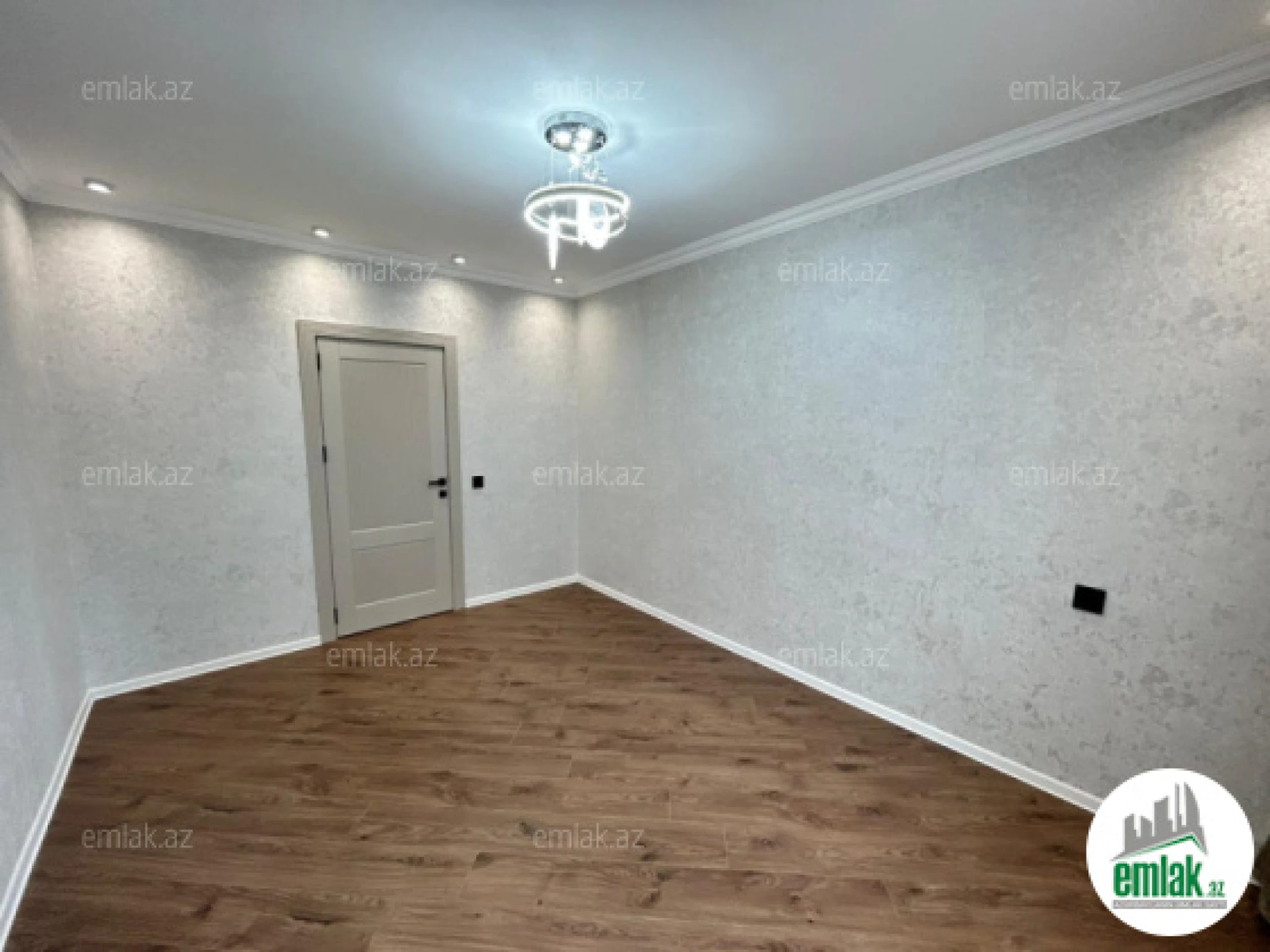 Satılır 3 otaqlı köhnə tikili 75 m²