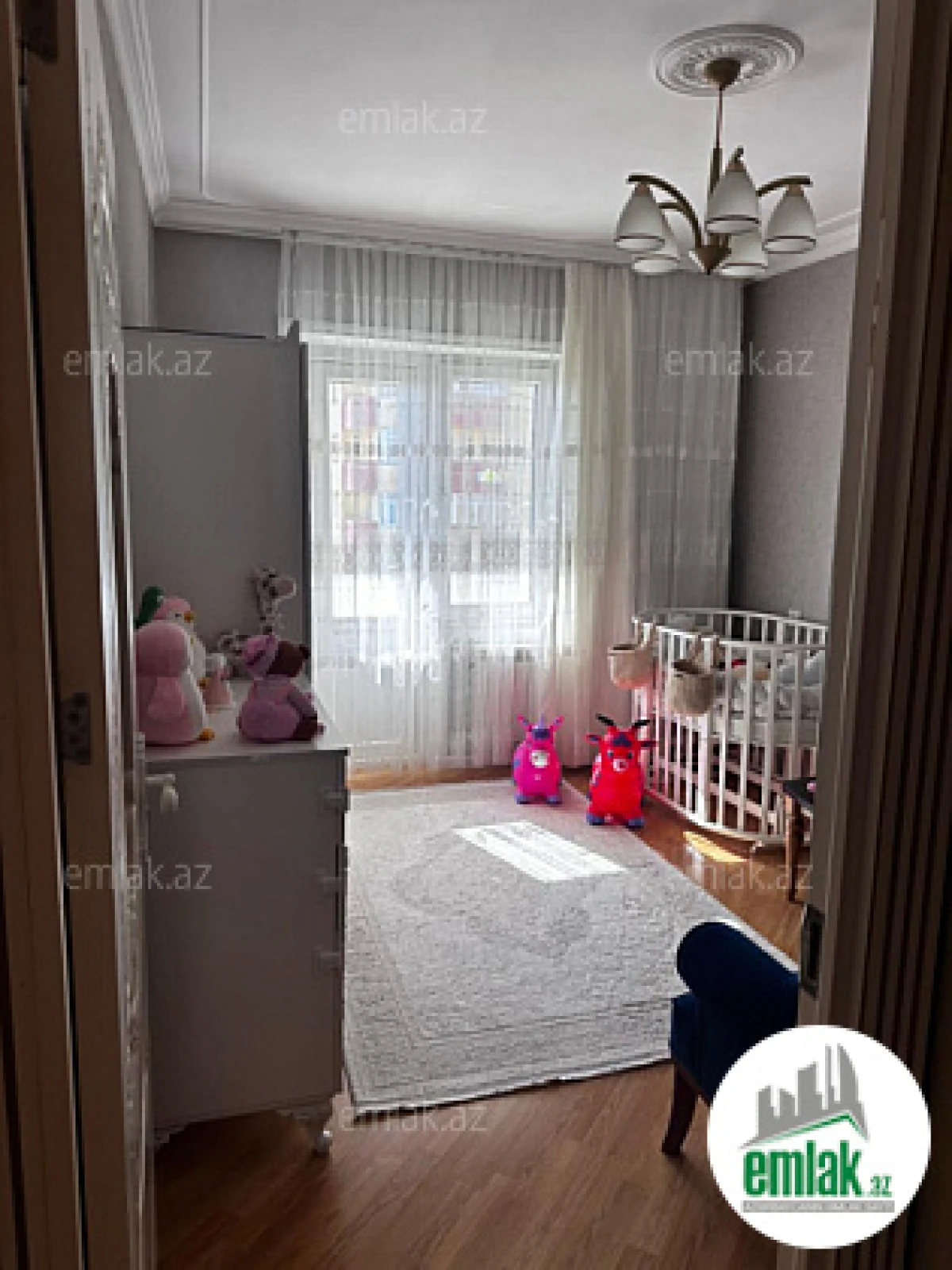 Satılır 4 otaqlı köhnə tikili 110 m²