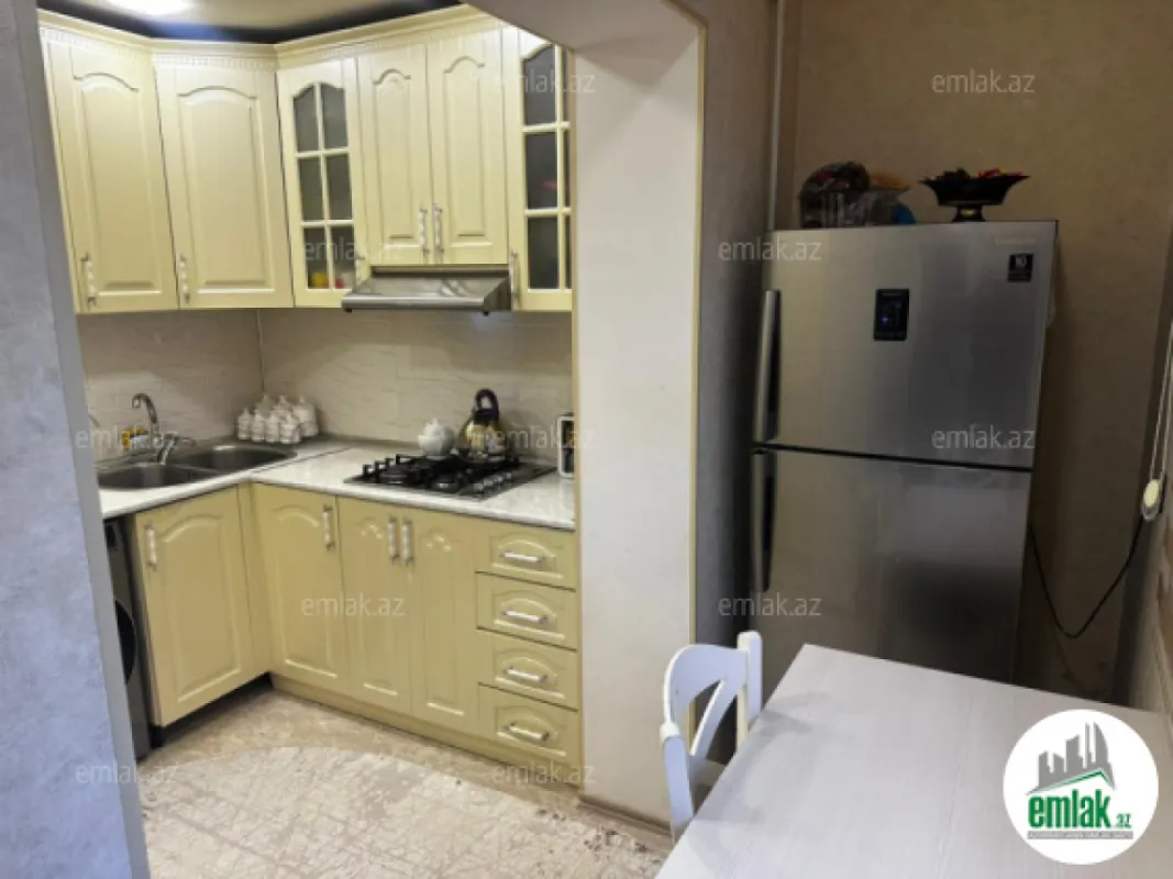 Satılır 4 otaqlı köhnə tikili 110 m²