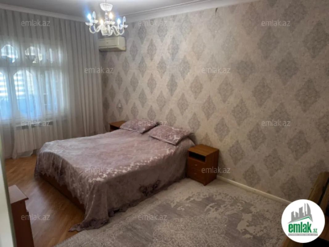 Satılır 4 otaqlı köhnə tikili 110 m²
