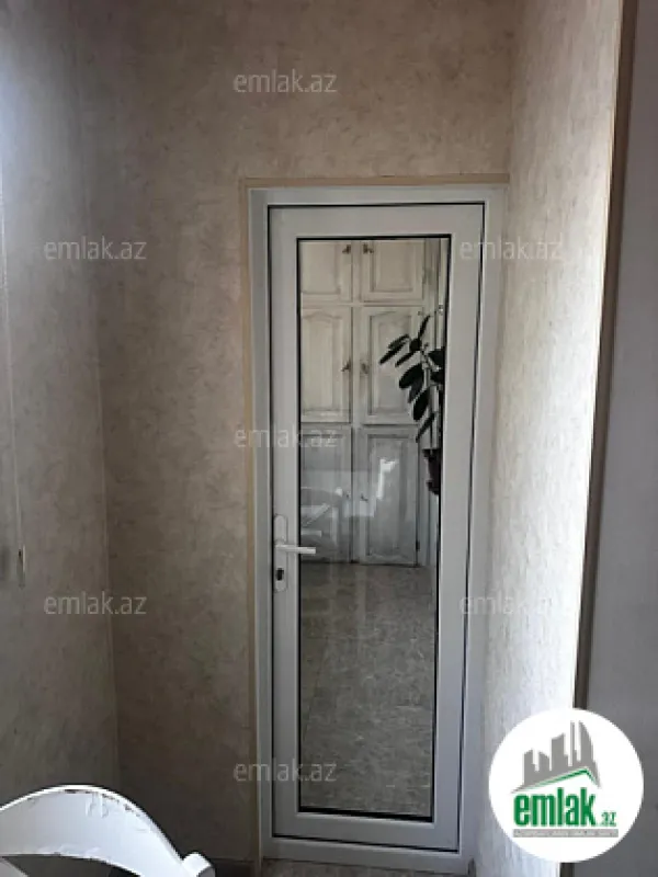 Satılır 4 otaqlı köhnə tikili 110 m²