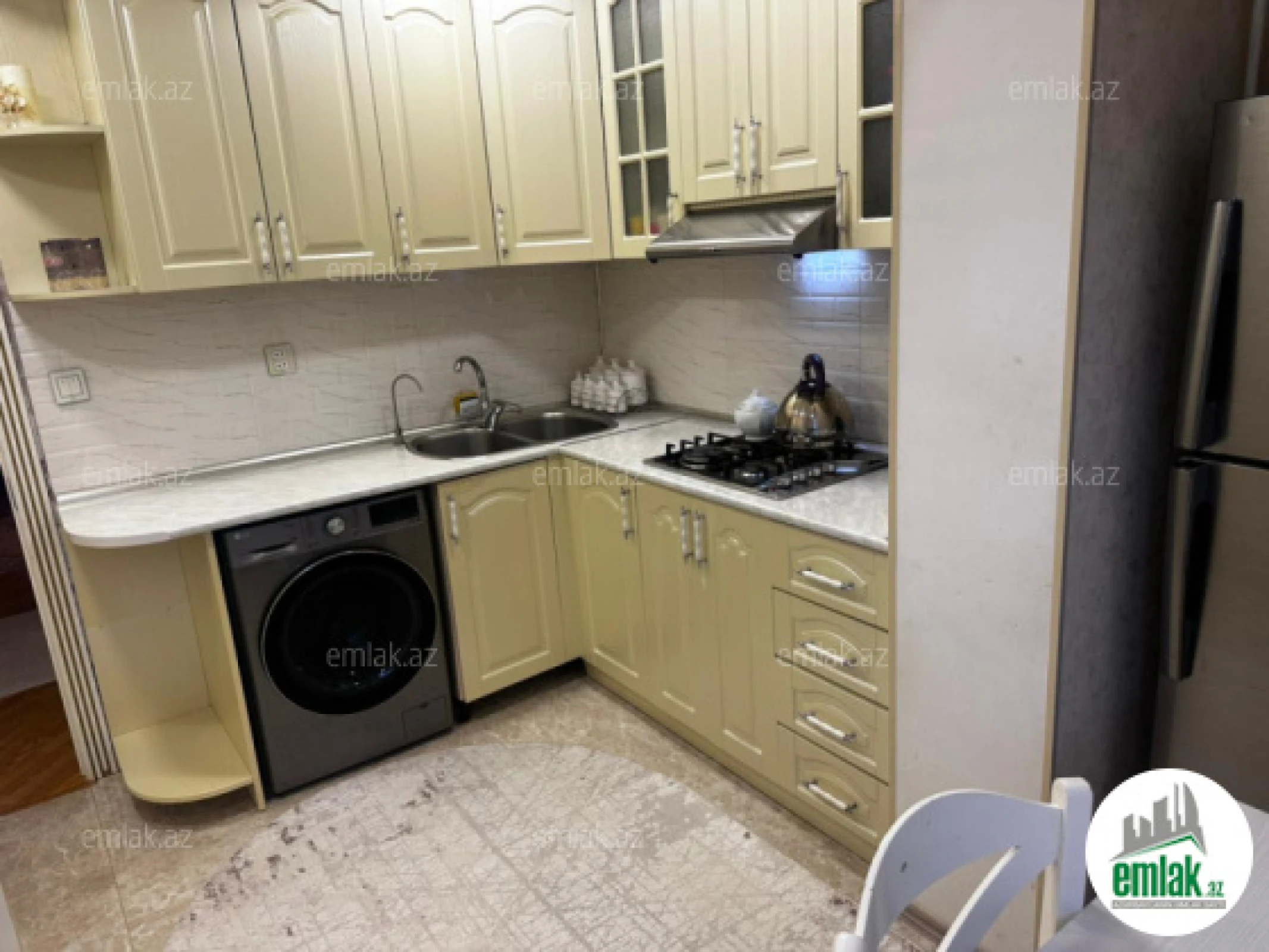 Satılır 4 otaqlı köhnə tikili 110 m²