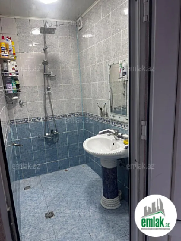 Satılır 4 otaqlı köhnə tikili 110 m²