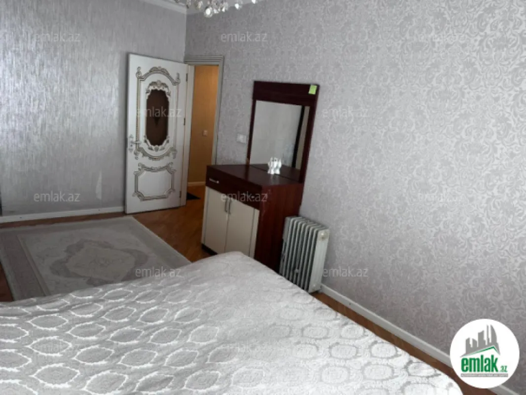 Satılır 4 otaqlı köhnə tikili 110 m²