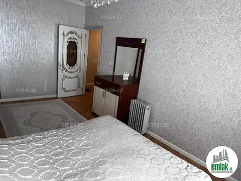 Satılır 4 otaqlı köhnə tikili 110 m²