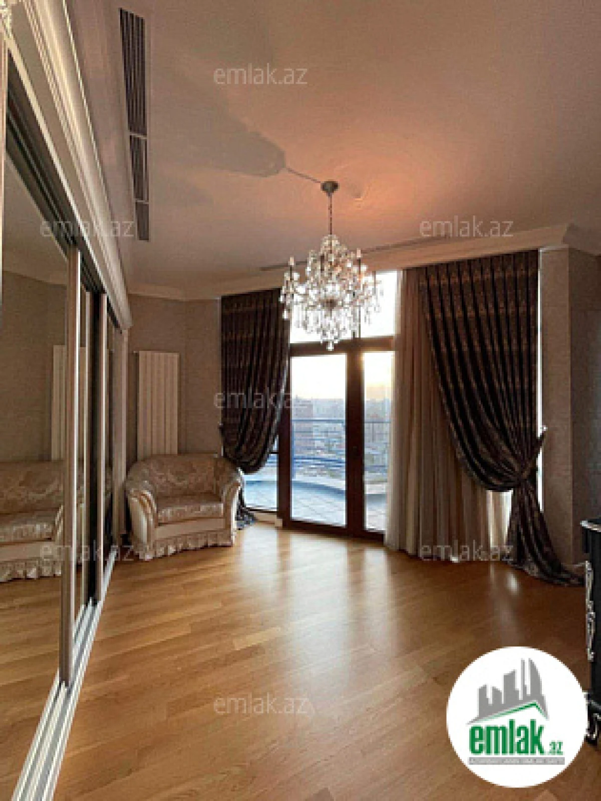Satılır 5 otaqlı yeni tikili 320 m²