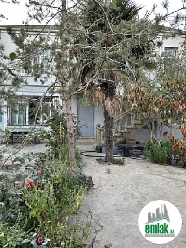 Satılır 7 otaqlı həyət evi 200 m²