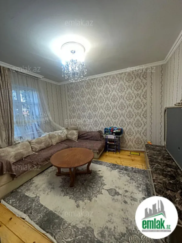 Satılır 7 otaqlı həyət evi 200 m²